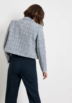 Gerry Weber LANGARM GEFÜTTERT MIT BOUCLÉ-OPTI - Blazer - Blau Ecru Weiss Gemuster -Dein Mode Laden 23524ab4b5a84d8699059428ce157604
