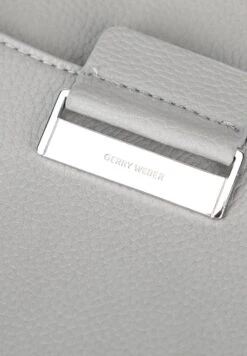 Gerry Weber TALK DIFFERENT LL - Umhängetasche - Lightgrey -Dein Mode Laden 26d5b5a334924280a296128cf85662a7