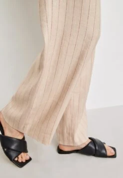 Gerry Weber TUCH/KOMBI LANG WEITE MIT NADELSTREIFEN - Stoffhose - Desert Wine Streifen -Dein Mode Laden 2aca2861c3944a1082394ec254f818b9