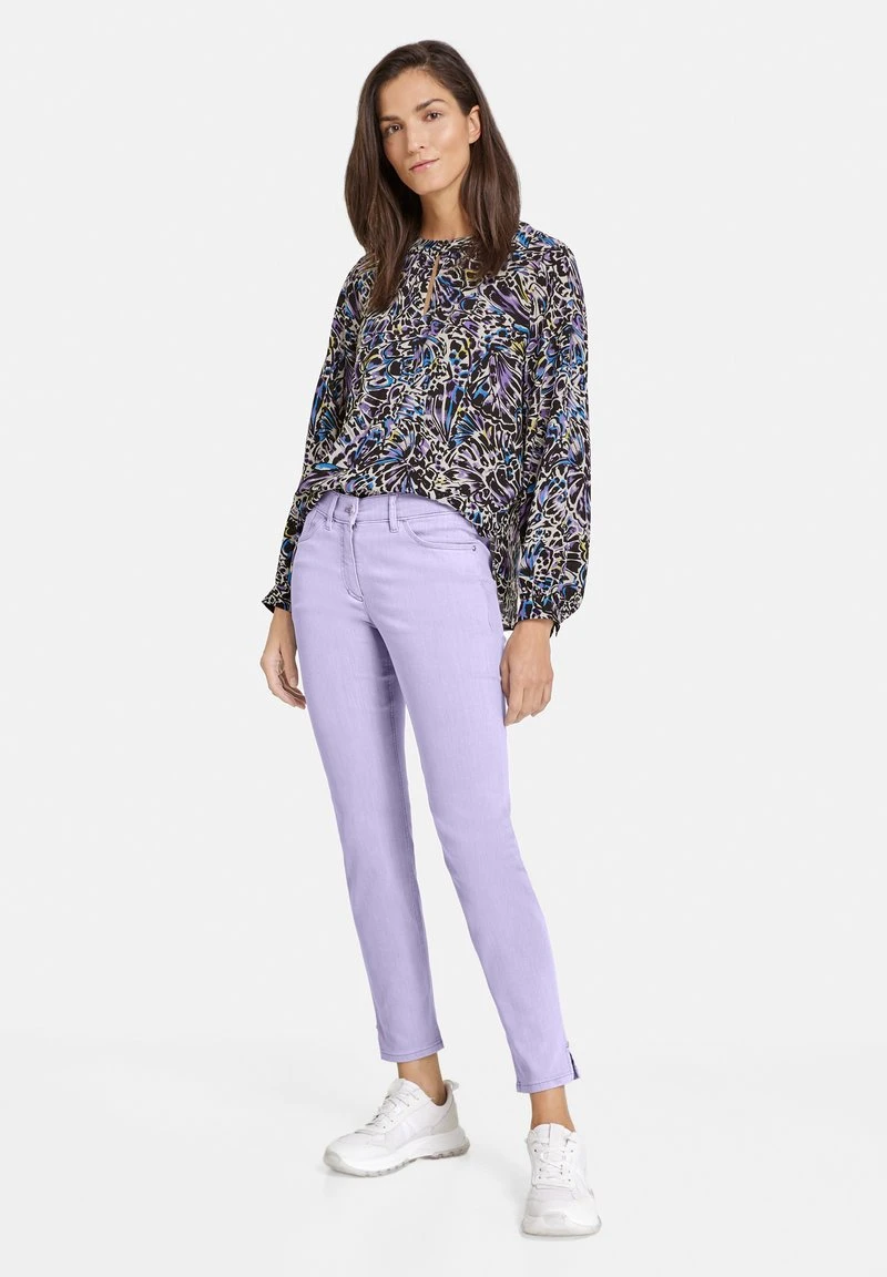 Gerry Weber LANGARM FLIESSENDE MIT ALLOVER-MUSTER - Bluse - Ecru Weiss Blau Druck 4 Gerry Weber LANGARM FLIESSENDE MIT ALLOVER-MUSTER - Bluse - Ecru Weiss Blau Druck – Bild 2