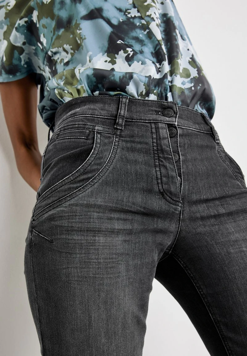 Gerry Weber VERKÜRZT MIT SAUMUMSCHLAGT BEST4ME - Jeans Relaxed Fit - Black Blue Mit Use 6 Gerry Weber VERKÜRZT MIT SAUMUMSCHLAGT BEST4ME - Jeans Relaxed Fit - Black Blue Mit Use – Bild 4