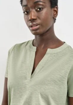 Gerry Weber 1/2 ARM KURZARM AUSSCHNITT - T-Shirt Basic - Sage -Dein Mode Laden 99e680c119a54c25bc9374d1e53998f5