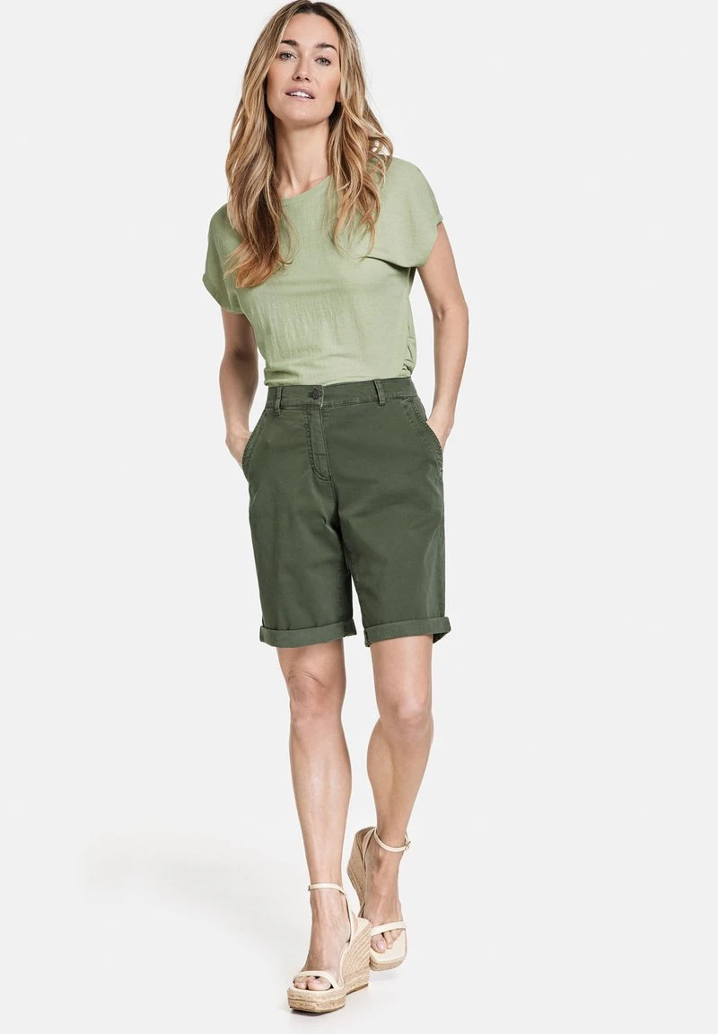 Gerry Weber VERKÜRZT - Shorts - Olive 3 Gerry Weber VERKÜRZT - Shorts - Olive – Bild 2